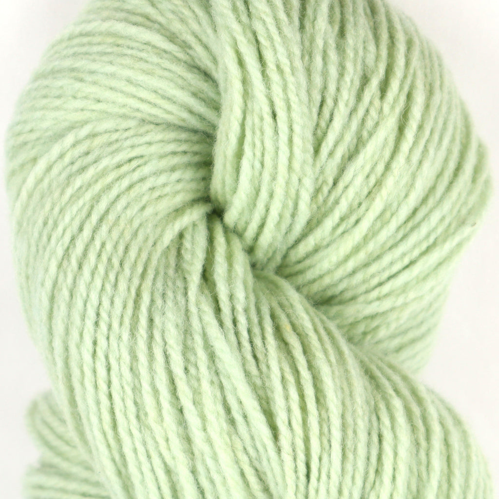 Bild mit Strickgarn in der Farbe Junge Wacholderbeere