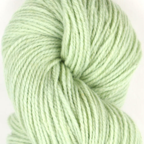 Bild mit Strickgarn in der Farbe Junge Wacholderbeere