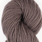 Bild mit Strickgarn in der Farbe Kiefernzapfen dunkel