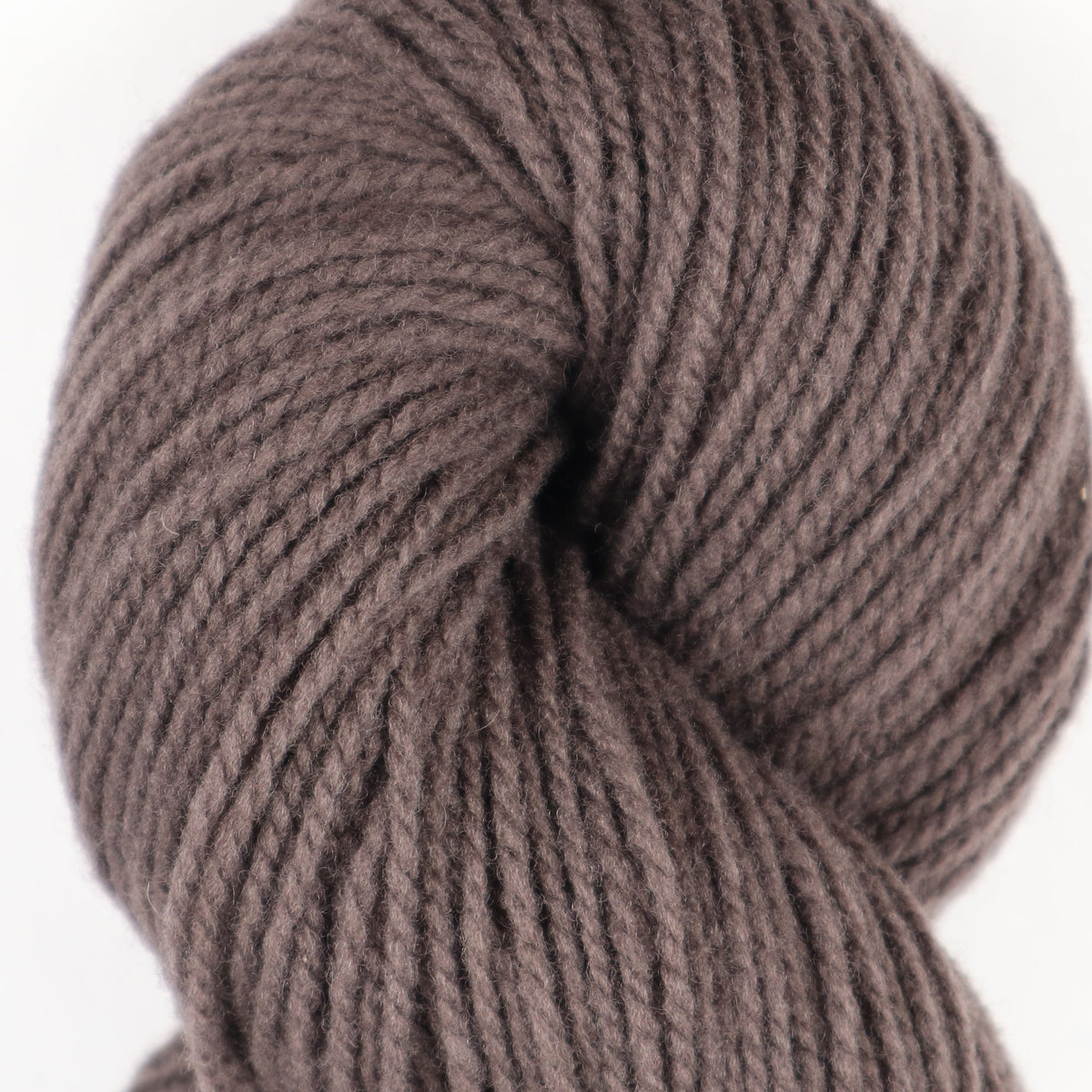 Bild mit Strickgarn in der Farbe Kiefernzapfen dunkel