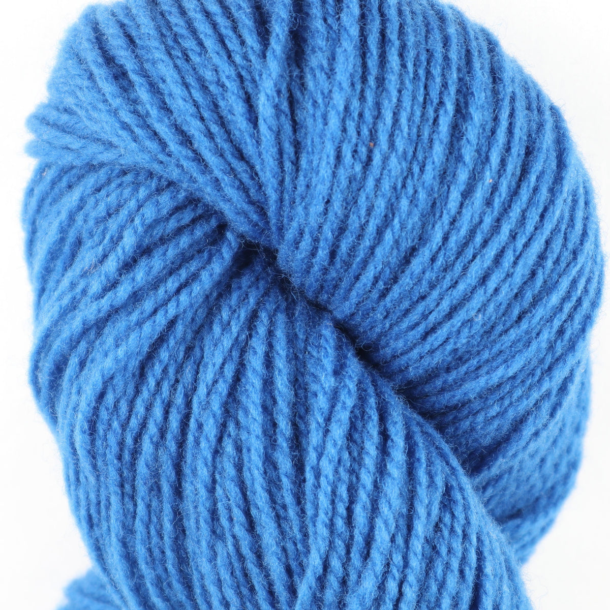 Bild mit Strickgarn in der Farbe Reife Wacholderbeere